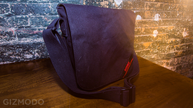 Illustration for article titled The Best Bag to Carry Your Mirrorless Camera
